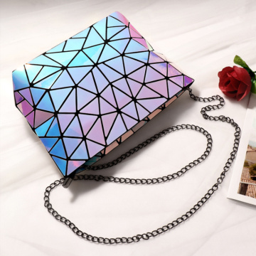 Borsa a tracolla con catena shopping olografica glitterata geometrica