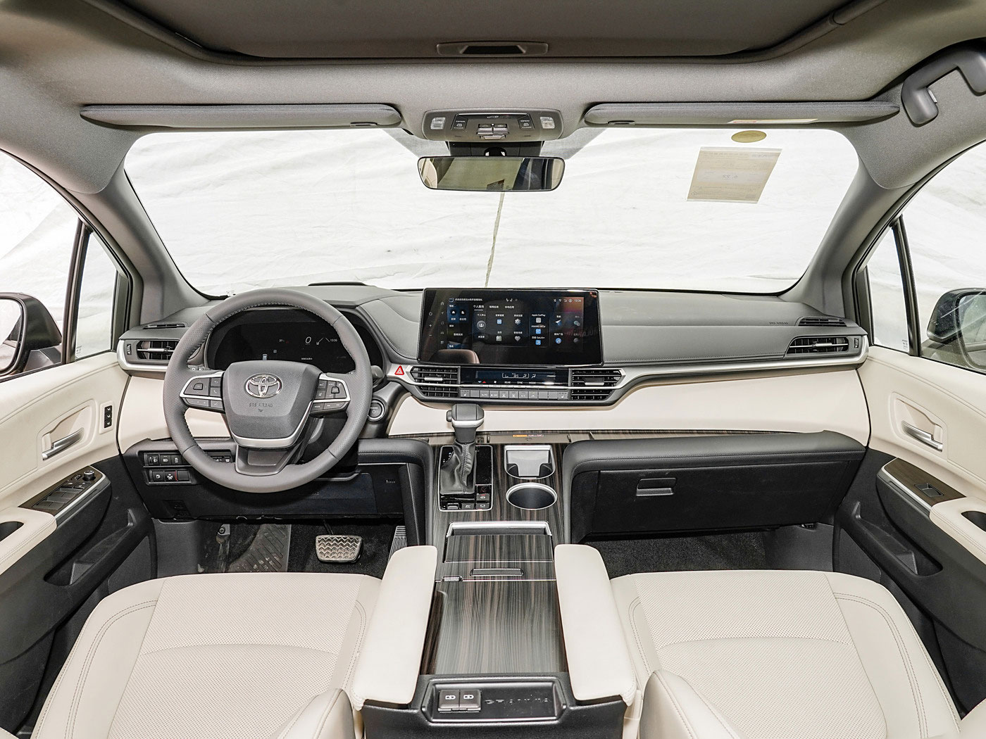 Toyota Granvia INTERIOR