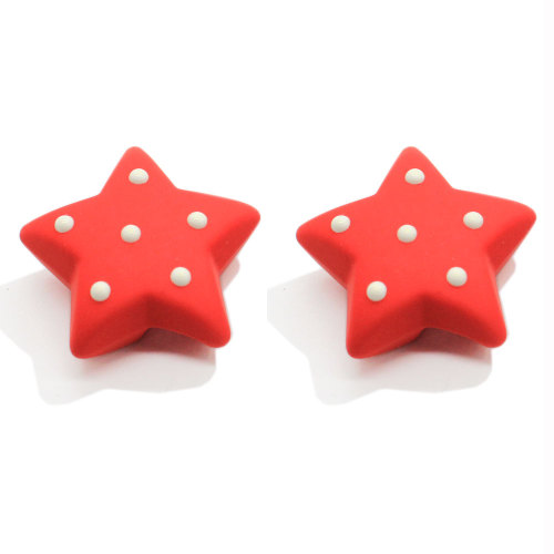 Perline 3D in resina rossa con varie forme Ornamento a forma di stella con cabochon a cuore grosso con foro per la creazione di gioielli per il capodanno cinese