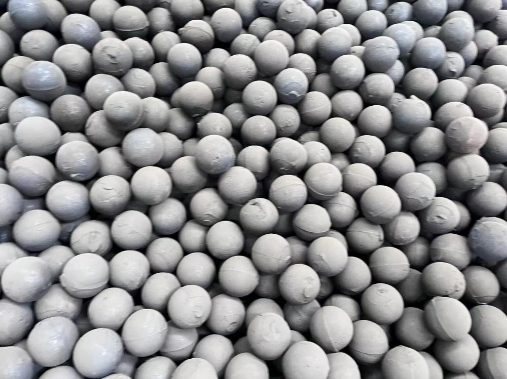 High hardness wear-resistant composite steel ball