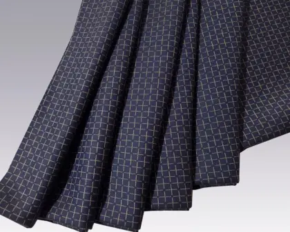 Worsted cashmere wool and cotton blended fabric