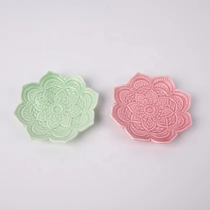 Leaf-Shaped Ceramic Jewelry Display Plate