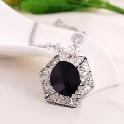 Vintage Custom Polygon Zinc Alloy Rhinestone Pendant Necklaces