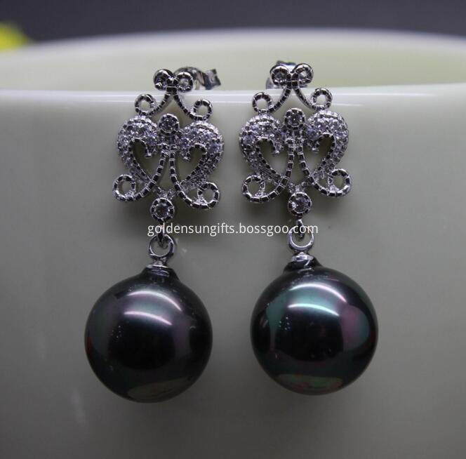 Black Large Shell Pearl Earrings