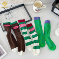 한국 버전 색상 차단 수동 레이블 여성을위한 중간 튜브 양말