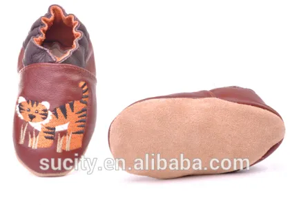 china baby leather shoe with tiger embroidered