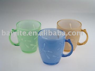 Plastic drinking cup with handle