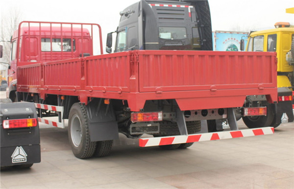 4*2 10t Sinotruk Light Cargo Truck