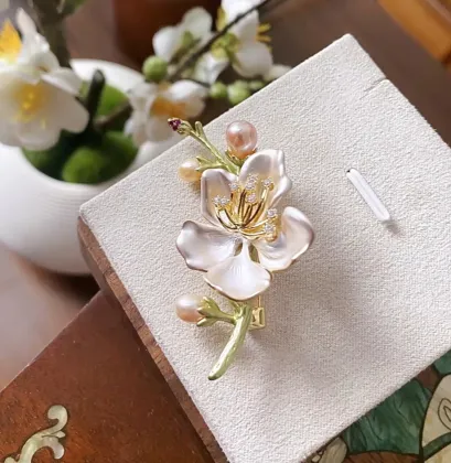 Magnolia Alba Metal Brooch