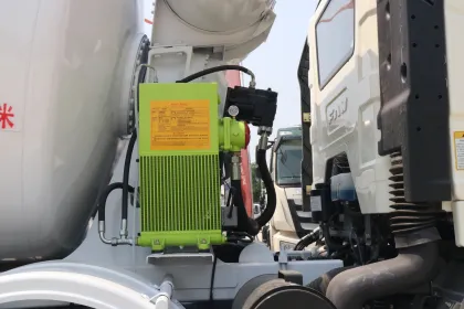 China Hot Sale Concrete Mixer Truck: 8m³-12m³ FAW SINOTRUK HOWO SHACMAN