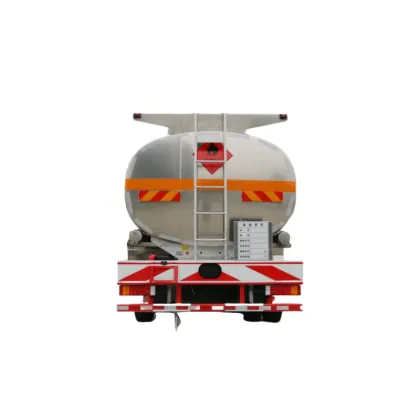 Dongfeng Liuzhou Motor Co., Ltd. Chenglong H5 240 - horsepower 6X2 oil tanker
