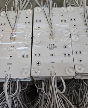 Box leggera blockchain a doppio colore LED da 24 V con soffitto di pellicola morbida tricolore per la pubblicità