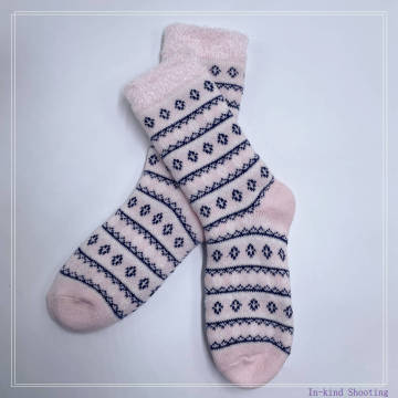 Nouvelles chaussettes de Noël mignons