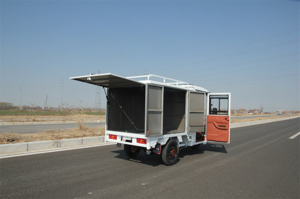 Triciclo elétrico de grande capacidade com portas duplas laterais