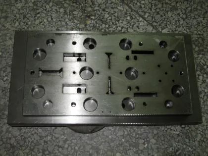 Hardware stamping die