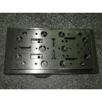 Hardware stamping die