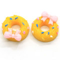 Großhandel 15mm Kawaii Bowknot Donuts Harz Dekoration Handwerk Flatback Cabochon Simulation Lebensmittel DIY Scrapbooking Telefon Haarschleife