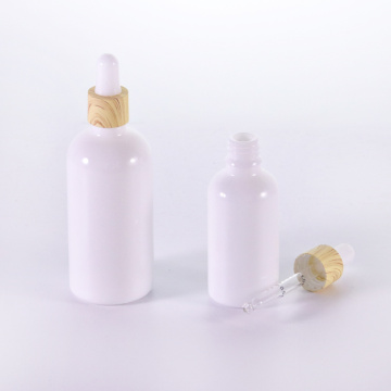 Botella de aceite esencial blanco con gotero de textura de bambú