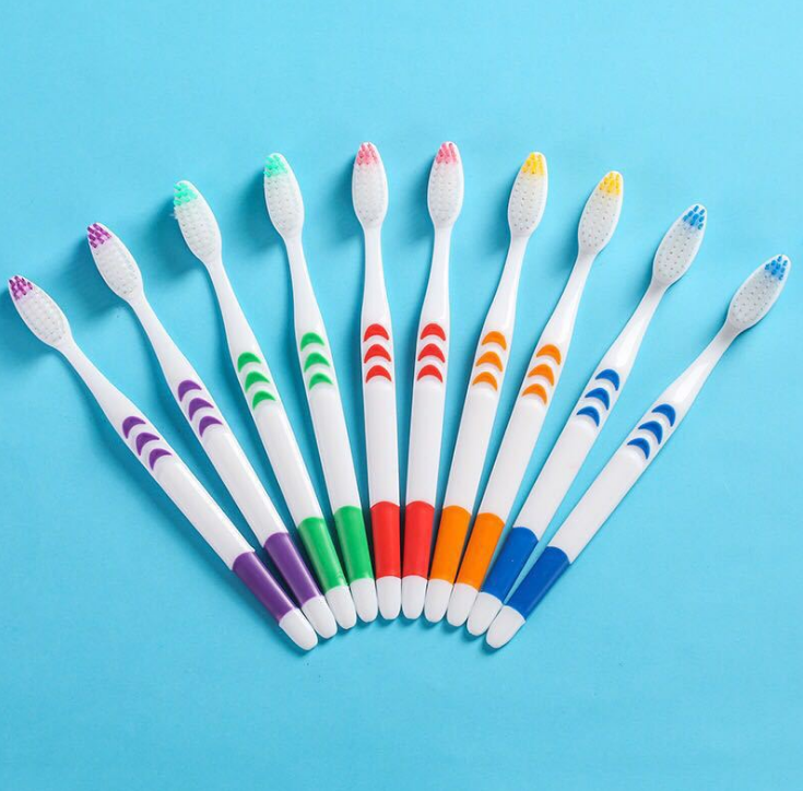 Machine de moulage par injection de poignée de brosse à dents à trois couleurs
