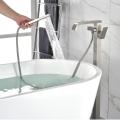 Remplissage de robinet de baignoire à débit élevé en cuivre avec coup de main