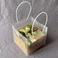 Collezione di scatole in bambù e rattan e cesti regalo intrecciati