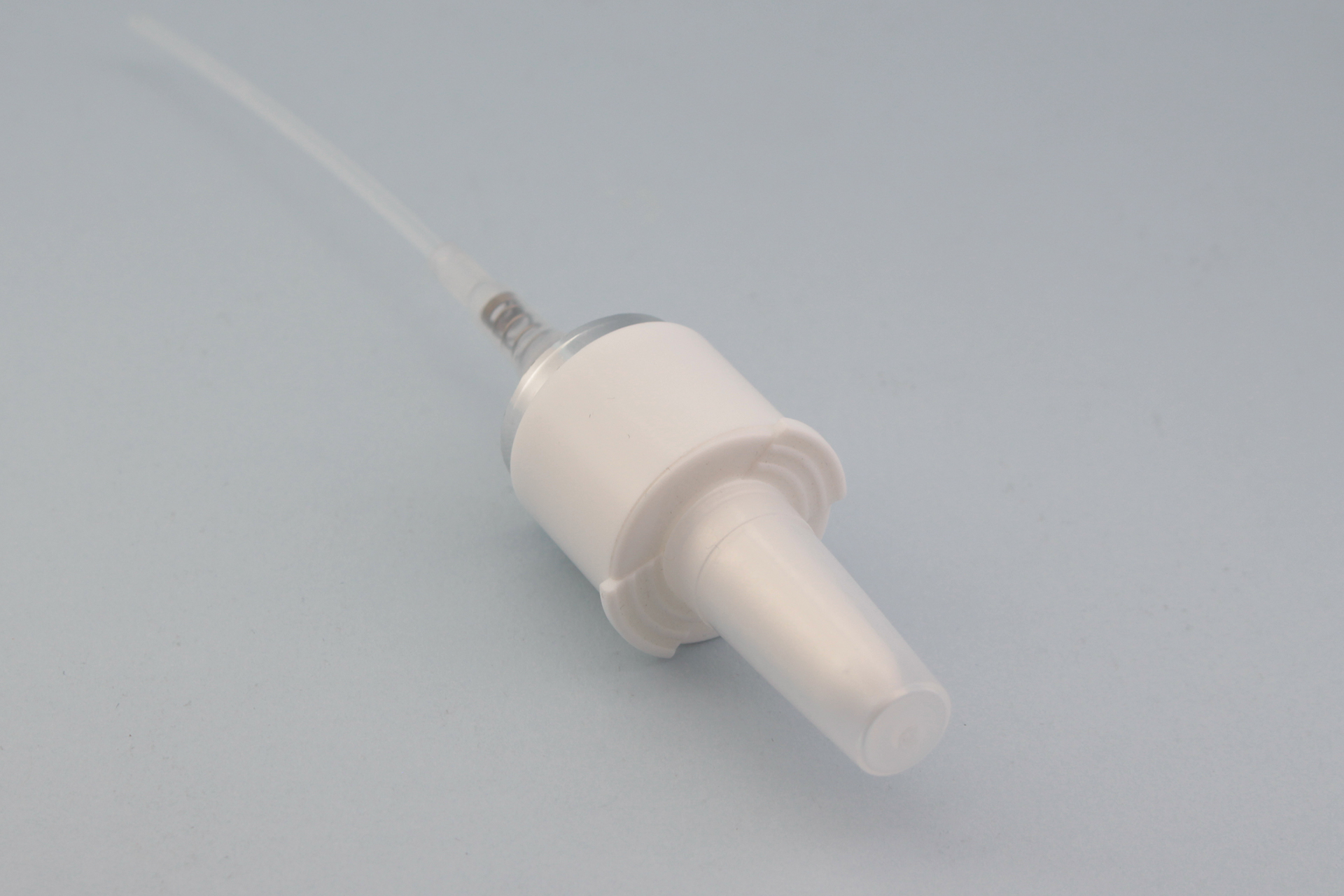 20mm Crimp Nasal Mist Sprayer with Silver Ferrule and Clear Dust Cap