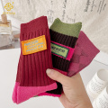 ファブリックラベル、ミッドチューブソックス、カラーブロックされたダイヤモンドグリッドパイルソックスの韓国語バージョン