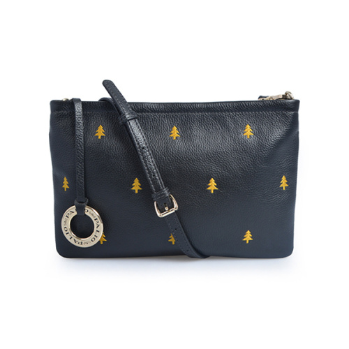 Pochette da sera spaziosa in pelle vegan con tracolla nera