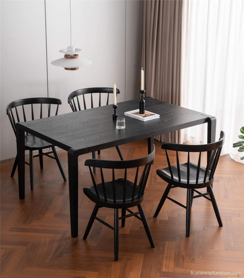 Chaise de salle à manger en bois noir de design d'origine avec pas