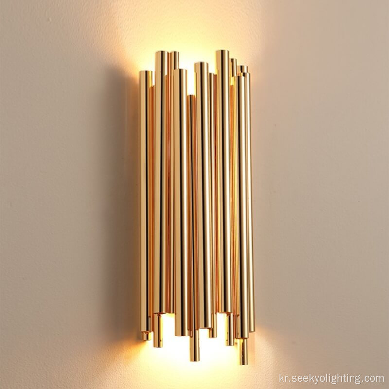 불규칙한 길이 금속 튜브 밝은 금 벽 램프