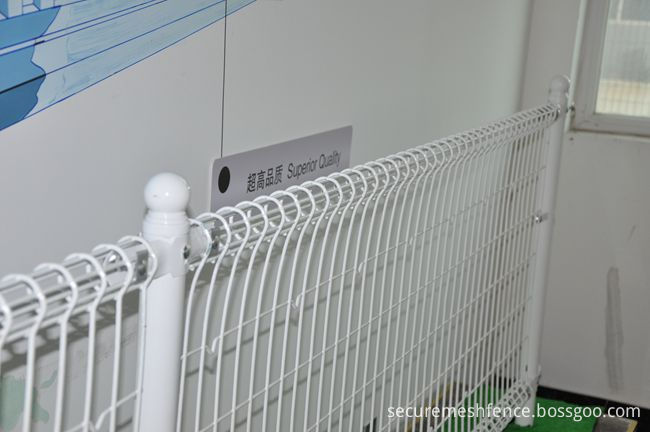 welded wire mesh fence