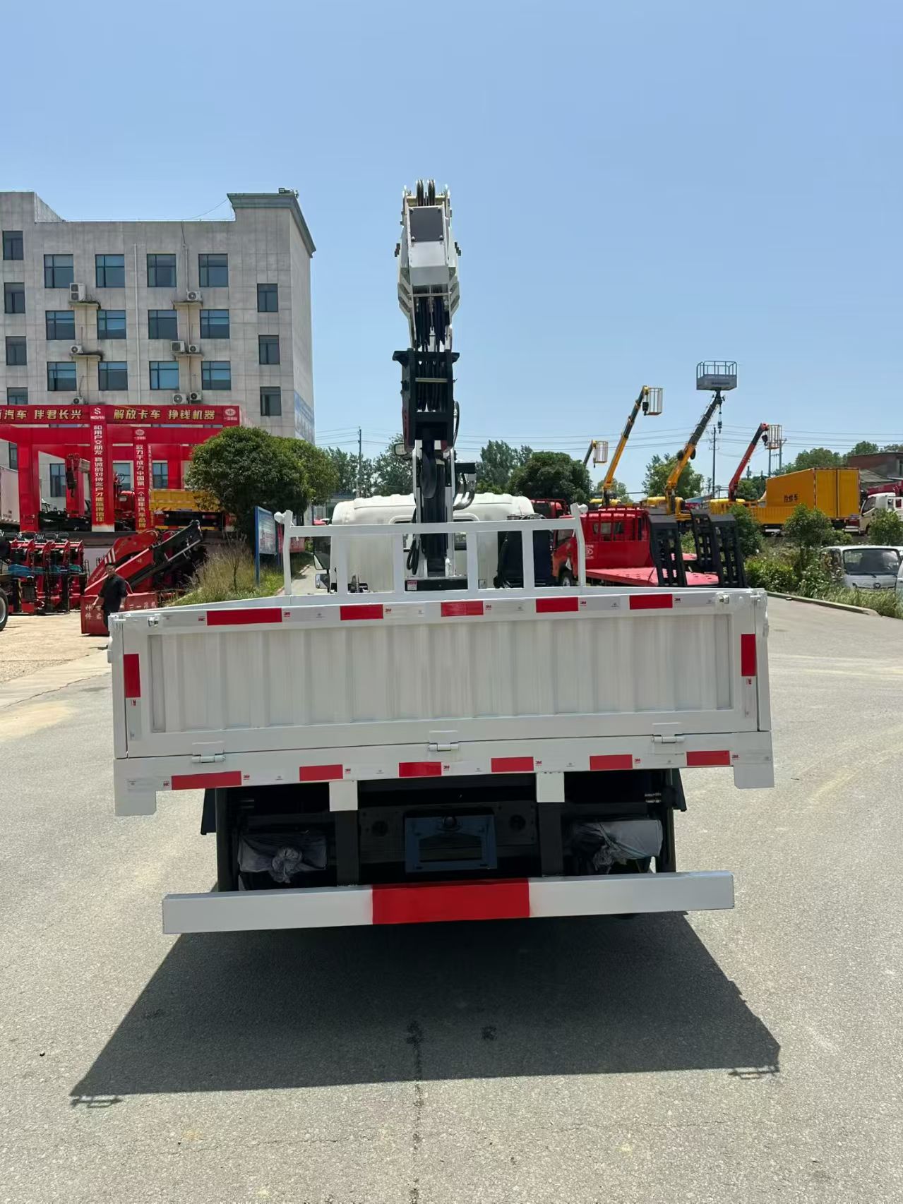 Reliable Straight Arm Crane Truck Solutions