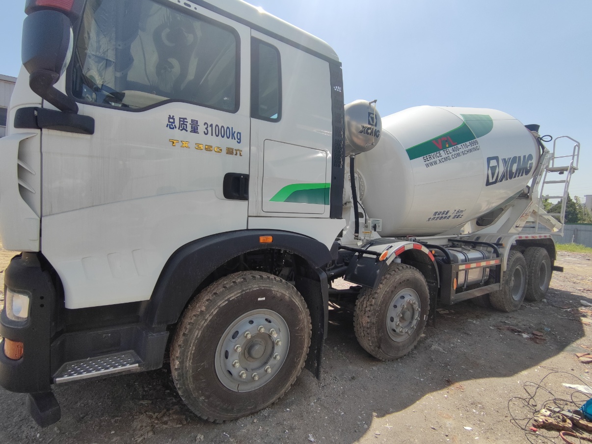 XCMG 14 Cubic HOWO Concrete Mixer Truck