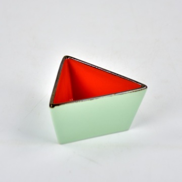 High quality dinnerware small custom ceramic triangle dish