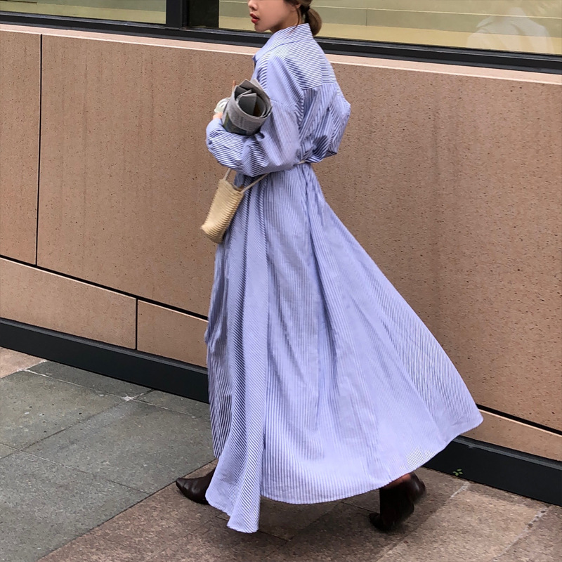 Mid-length skirt with waist