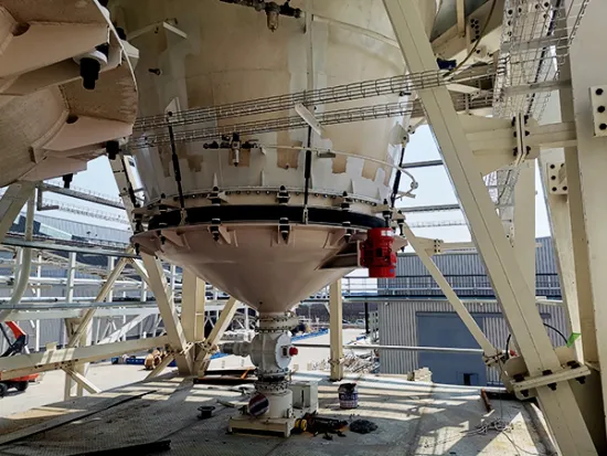 Agricultural silo and hopper