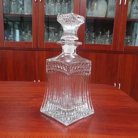 500ml custom made high grade elegant promotional glass whiskey decanter and glass set