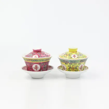 Qing Dynasty Kangxi Famille Rose Hand-Painted Tea Gaiwan