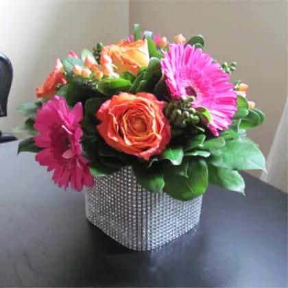 Various Materials for Sparkling Table Scatters