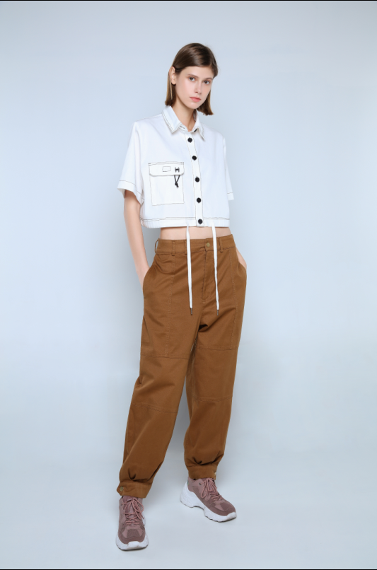 WHITE CROPPED BLOUSE WITH CONTRAST BUTTONS