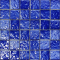 Piscina blu in stile mosaico in stile onda in ceramica