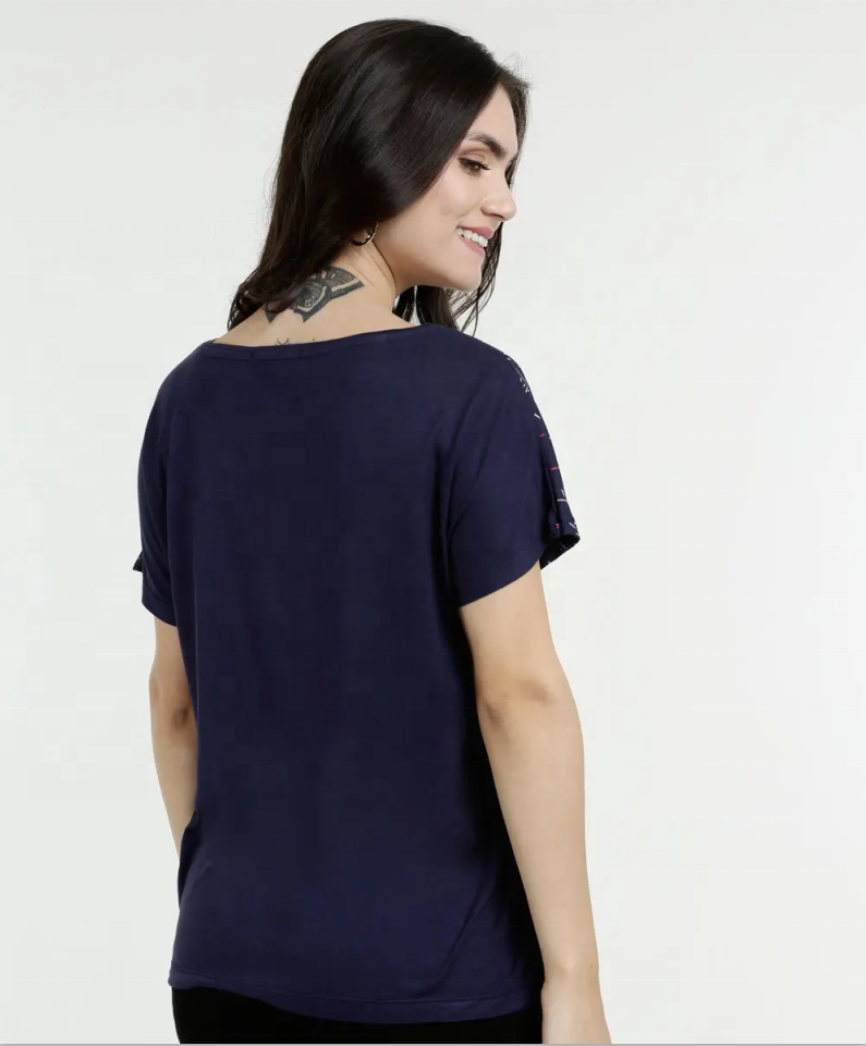 Blusa elegante de chiffon com gola redonda estampada nas costas