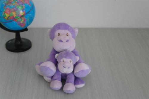 Mor och barn lila stygg monkey plysch leksaker