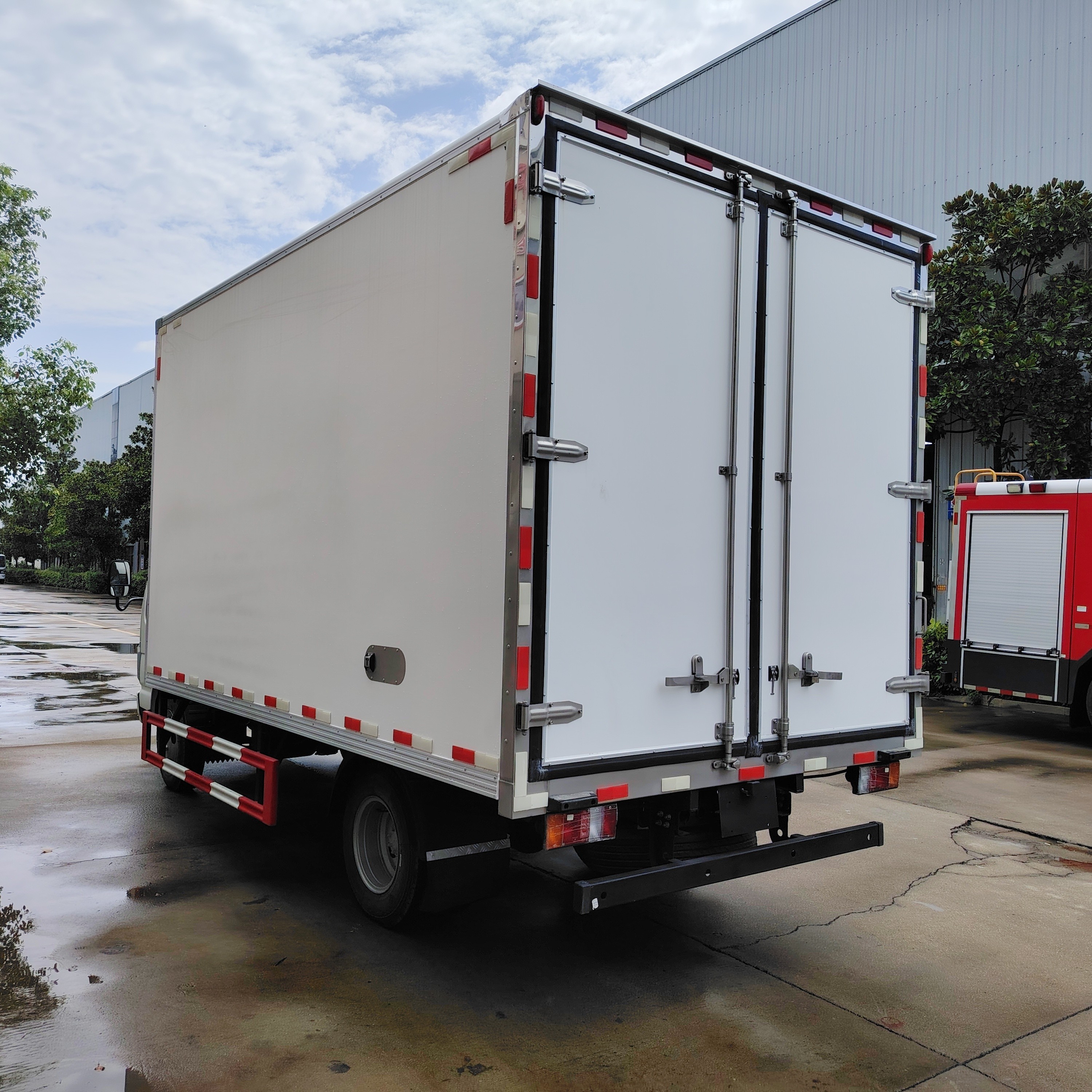 ISUZU vegetable Food freezer Refrigerator truck