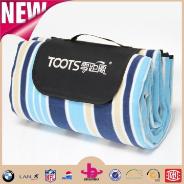 China factory Outdoor Foldable fleece Picnic Blanket with handle Strap/Portable Lightweight folding beach blanket picnic mat