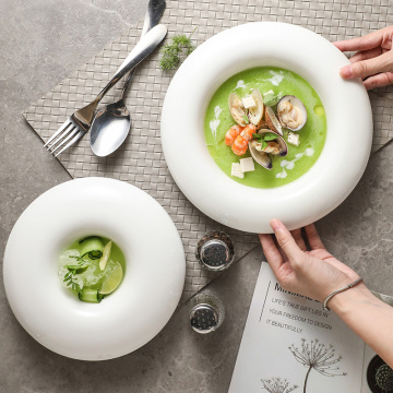 Luxury Party Tableware Set with Wide Edge Cute Ceramic Dinnerware for Factory Events