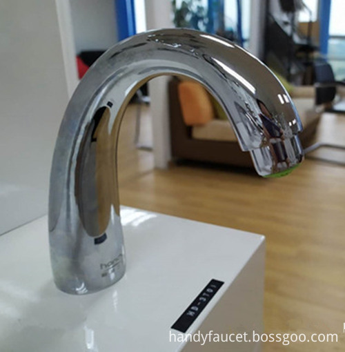 brass chrome water saver faucet