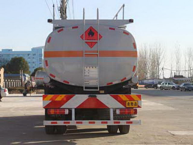 FOTON AUMAN 8X4 26000 Litres صهريج الزيت الثقيل