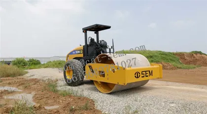 Caterpillar SEM Vibratory Road Roller
