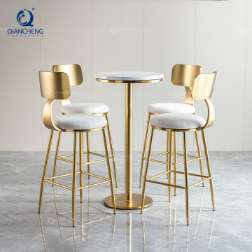 Qiancheng Contemporary Bar Table Set för olika användningsområden: Mat, kök, lägenhet, utomhus, restaurang, evenemang, hem, hotell "Men om du behöver en mer kortfattad och SEO-vänlig titel, tänk på:" Qiancheng Contemporary Bar Table Set for Home